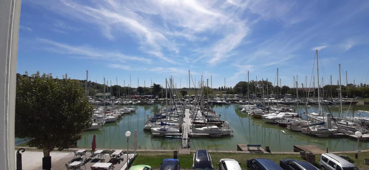 La Maison Du Port Mortagne-sur-Gironde Exterior foto